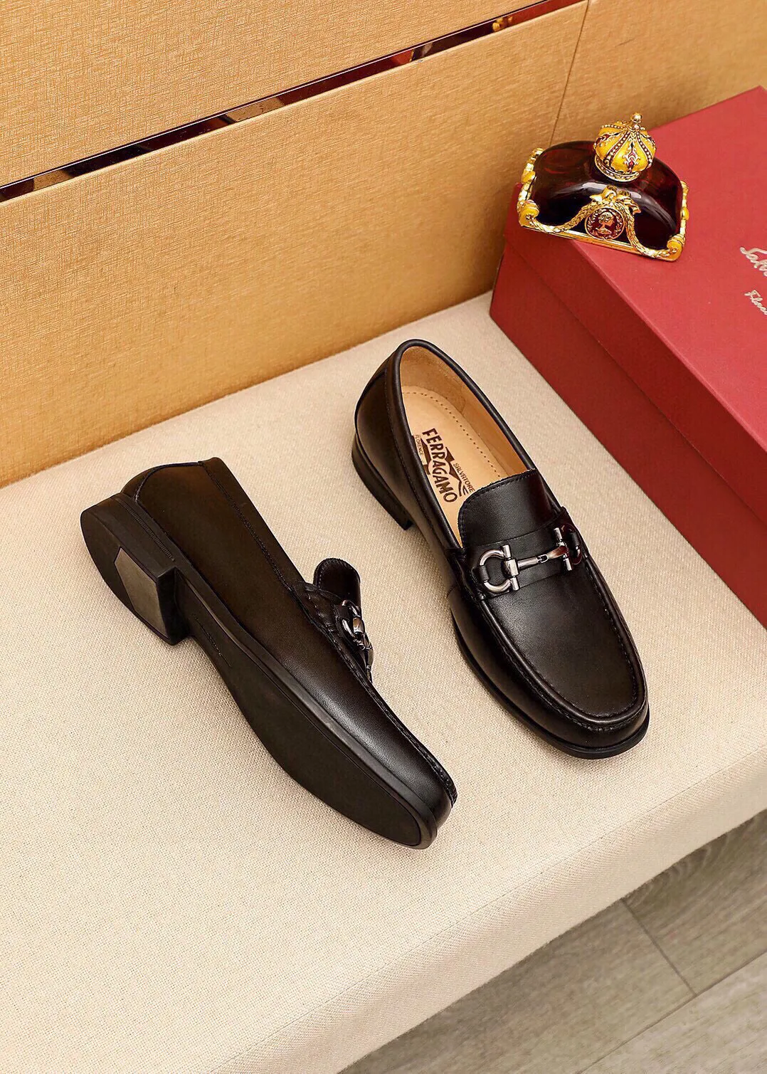 Men's shoes 💰480 💐 Product trademark: Ferragamo "Ferragamo" casual leather shoes Regular size: 38-44 (45🉑️customized) Product materials: Selected imported first-layer calfskin upper + luxury hardware buckle, imported water-dyed cow leather lining. Strong three-dimensional visual effect, original outsole color: 3⃣️seed leather materials available